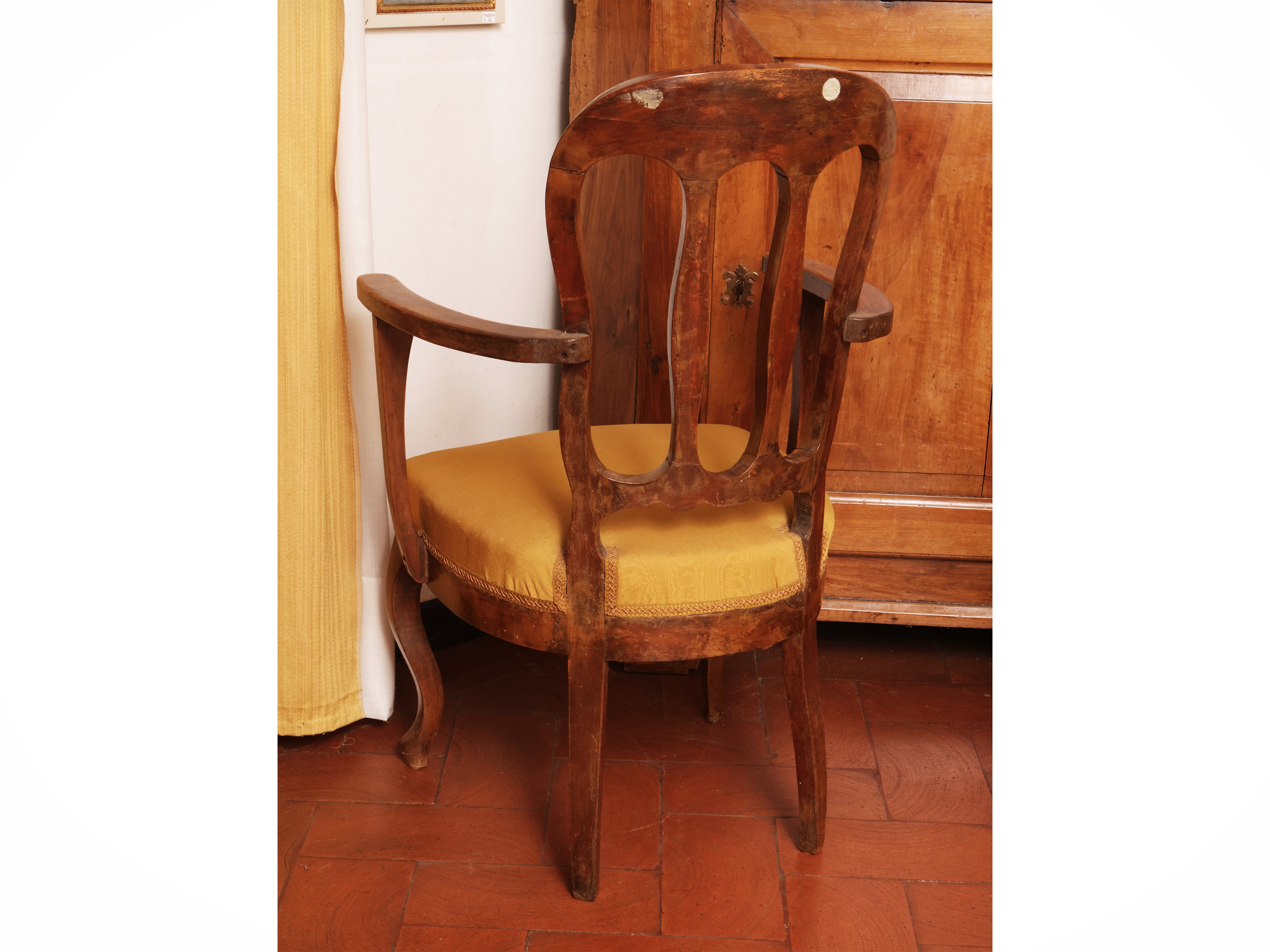 Poltroncina in noce, XVIII/XIX secolo