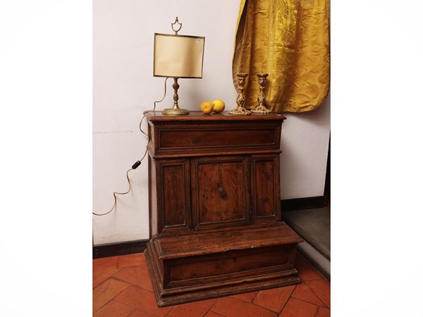 Walnut kneeler