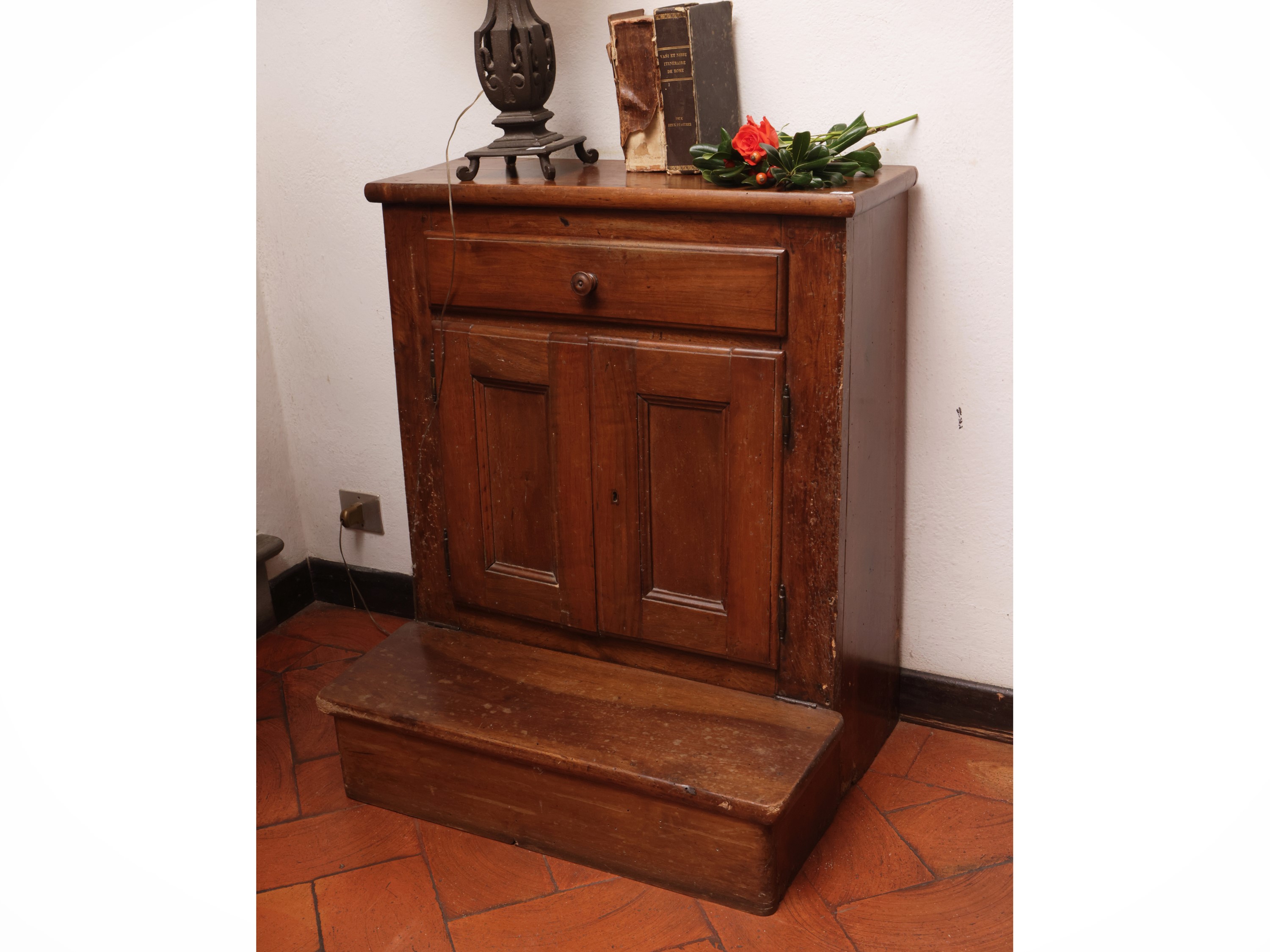 Credenzino rustico in noce, Inginocchiatoio XIX/XX secolo