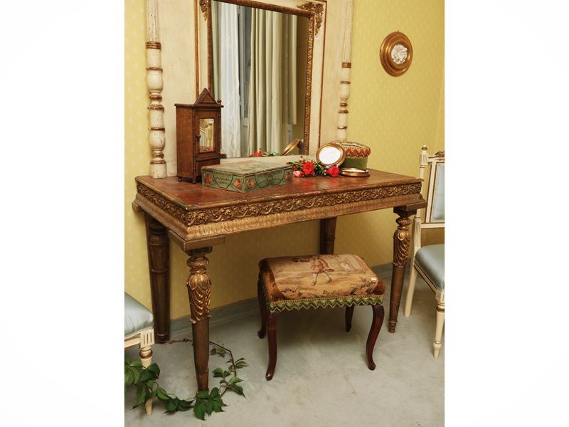 Console in legno e pastiglia dorata