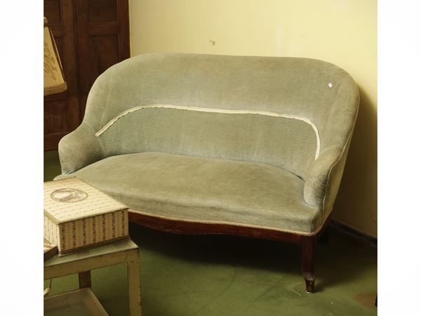 Upholstered tub sofa