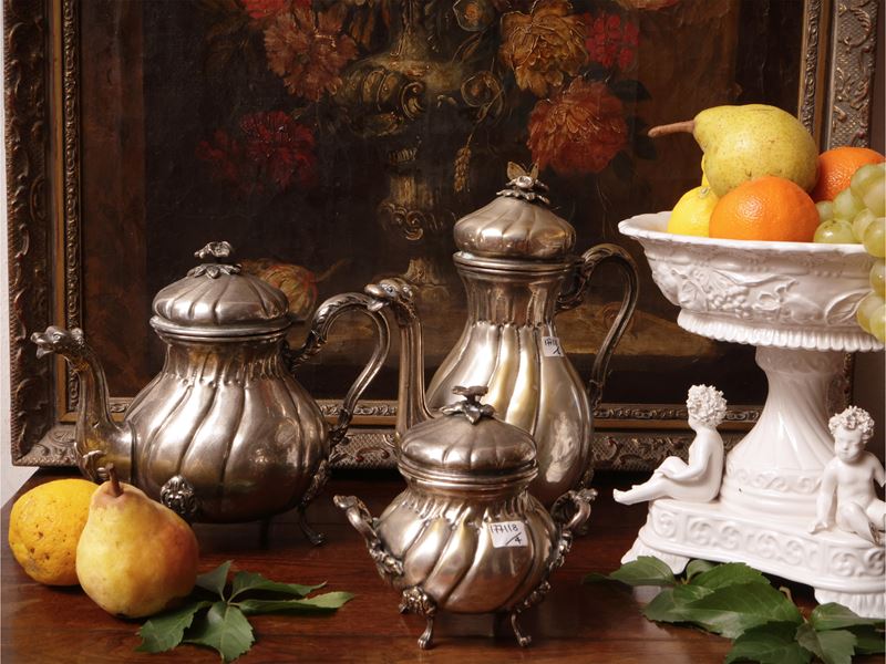 Set per servire tè e caffè, metallo argentato e ceramica di Bassano