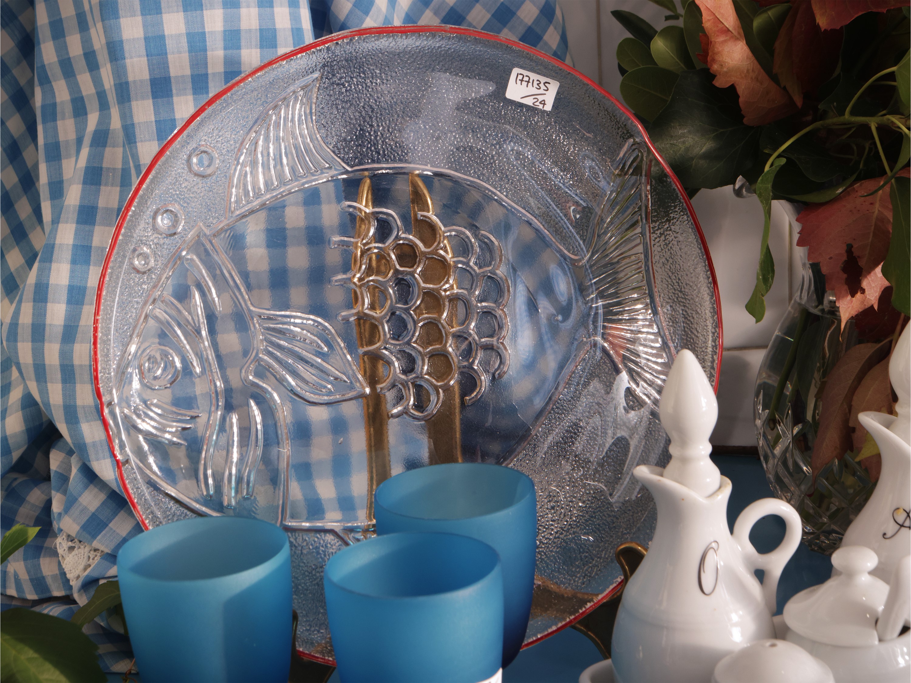 Accessori per la tavola, serie di 6 piattini decorati, calici da acqua, e portauovo