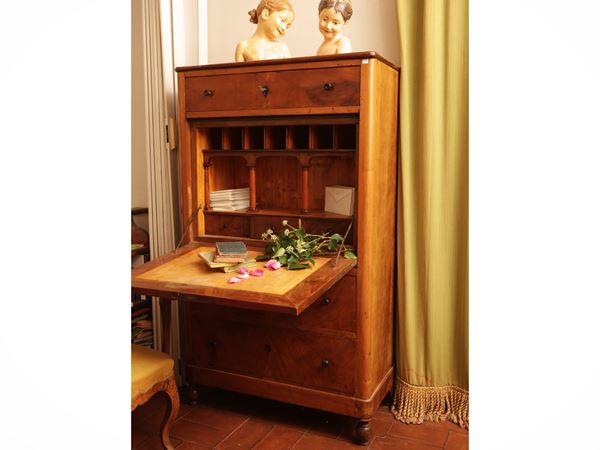 Secretaire veneered in walnut feather