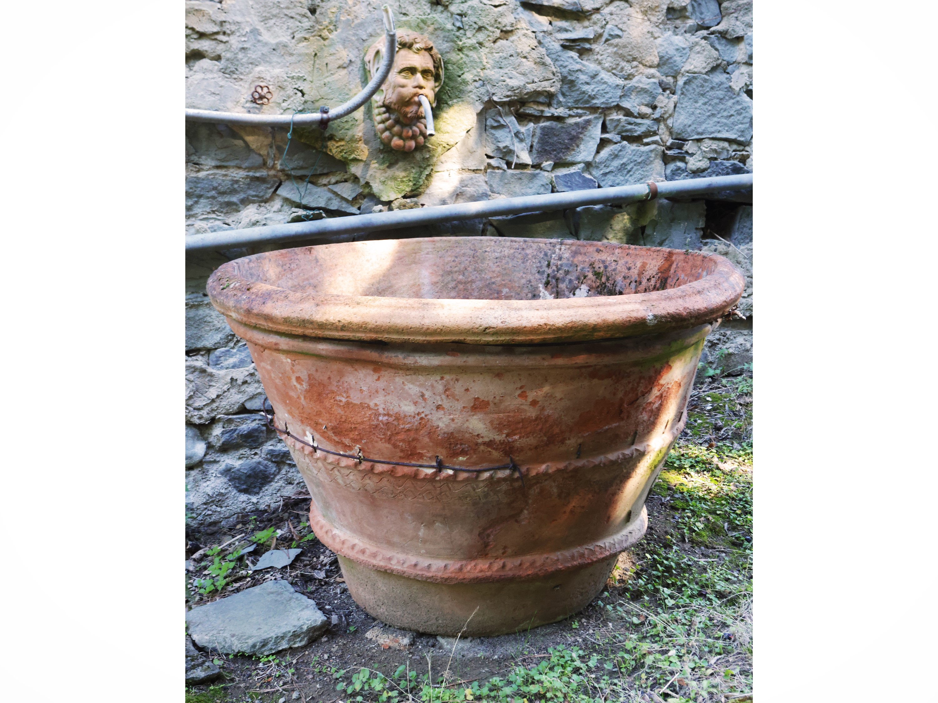 Grande conca in terracotta, h 75 cm, diam 115 cm, d'epoca