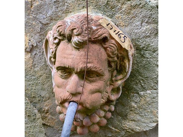 Mascherone per fontana in terracotta  - Asta Stile fiorentino: da una villa a Settignano al buen retiro di Maria Teresa Colonna - Maison Bibelot - Casa d'Aste Firenze - Milano