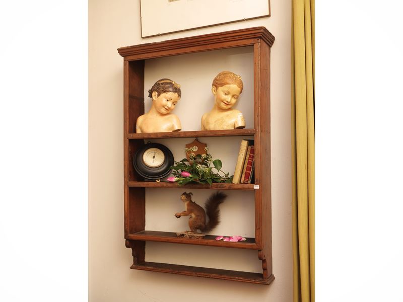Libreria pensile in noce, h cm 114x74x18, con gocciolatoio