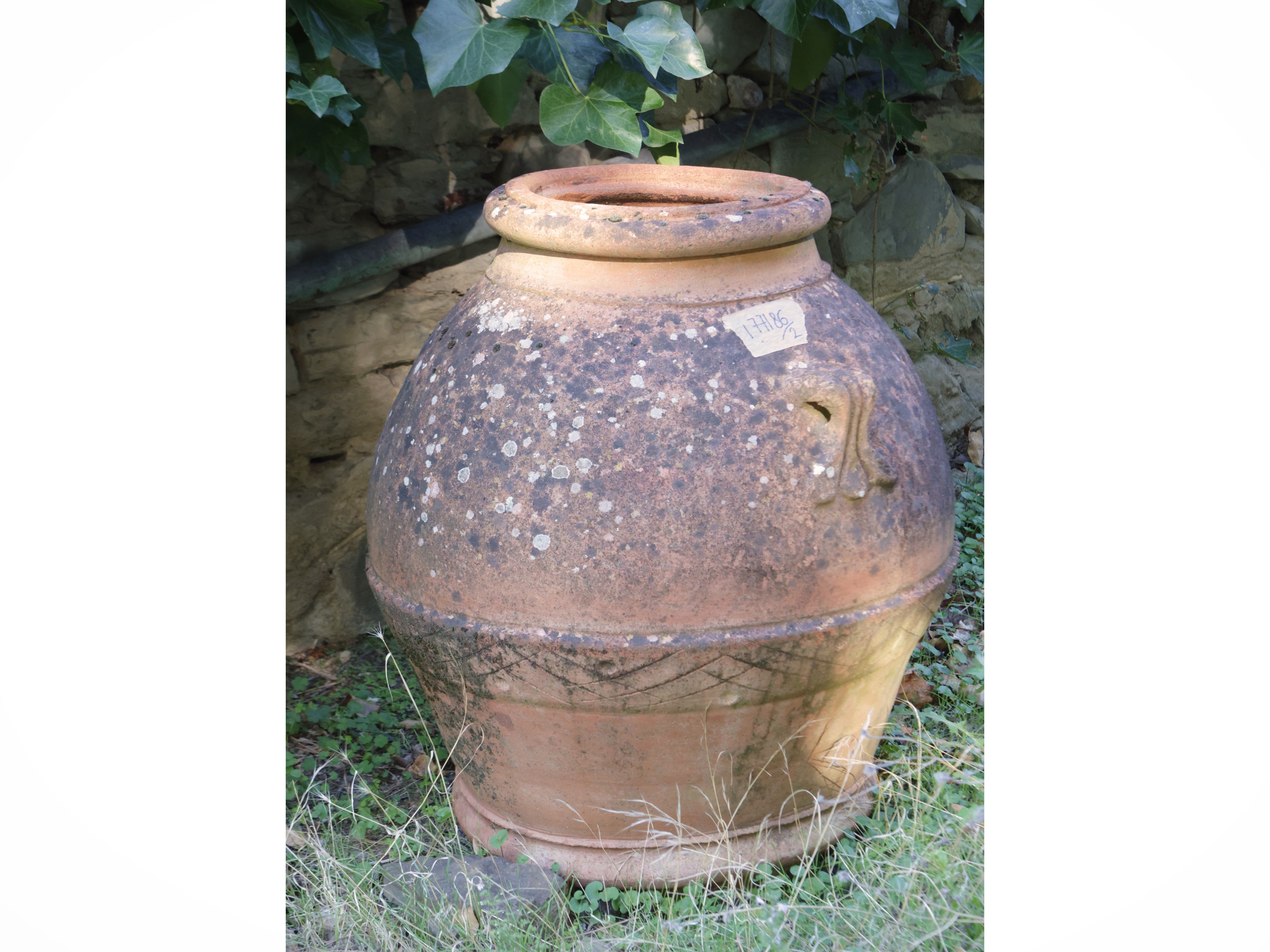Due orci in terracotta, epoca sconosciuta