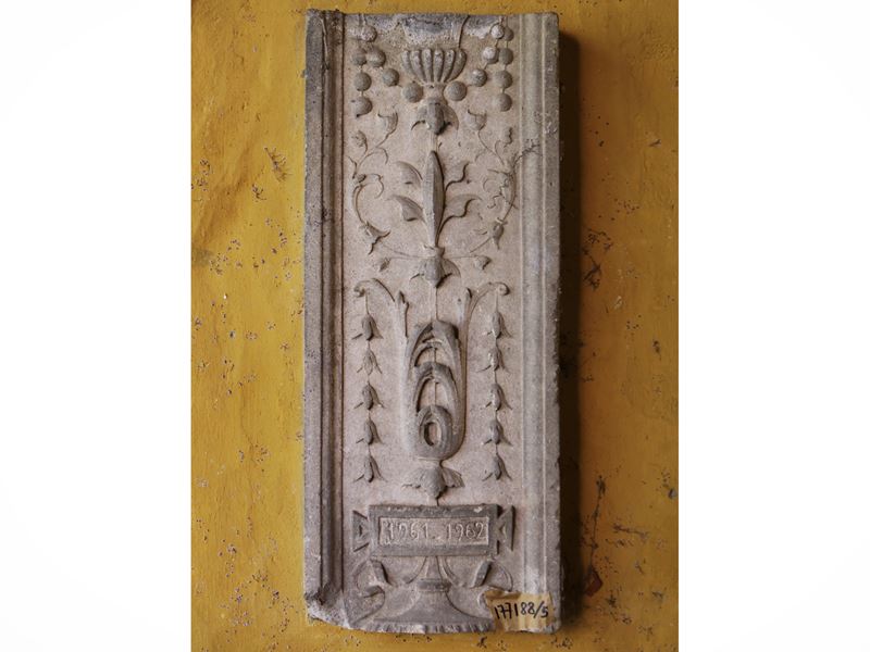 Cinque antichi frammenti scultorei in pietra