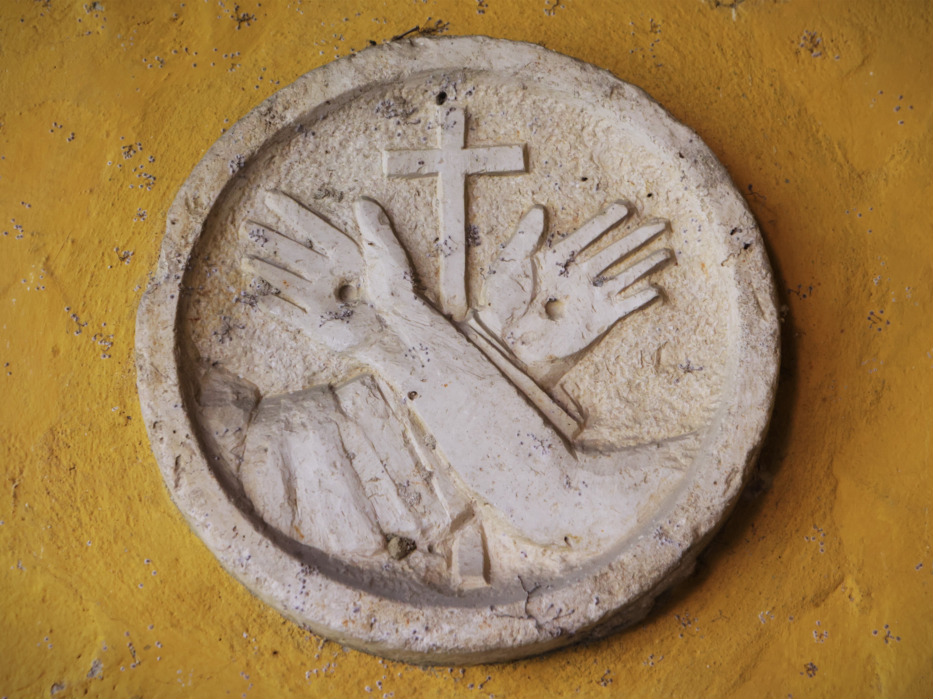 Cinque antichi frammenti scultorei in pietra