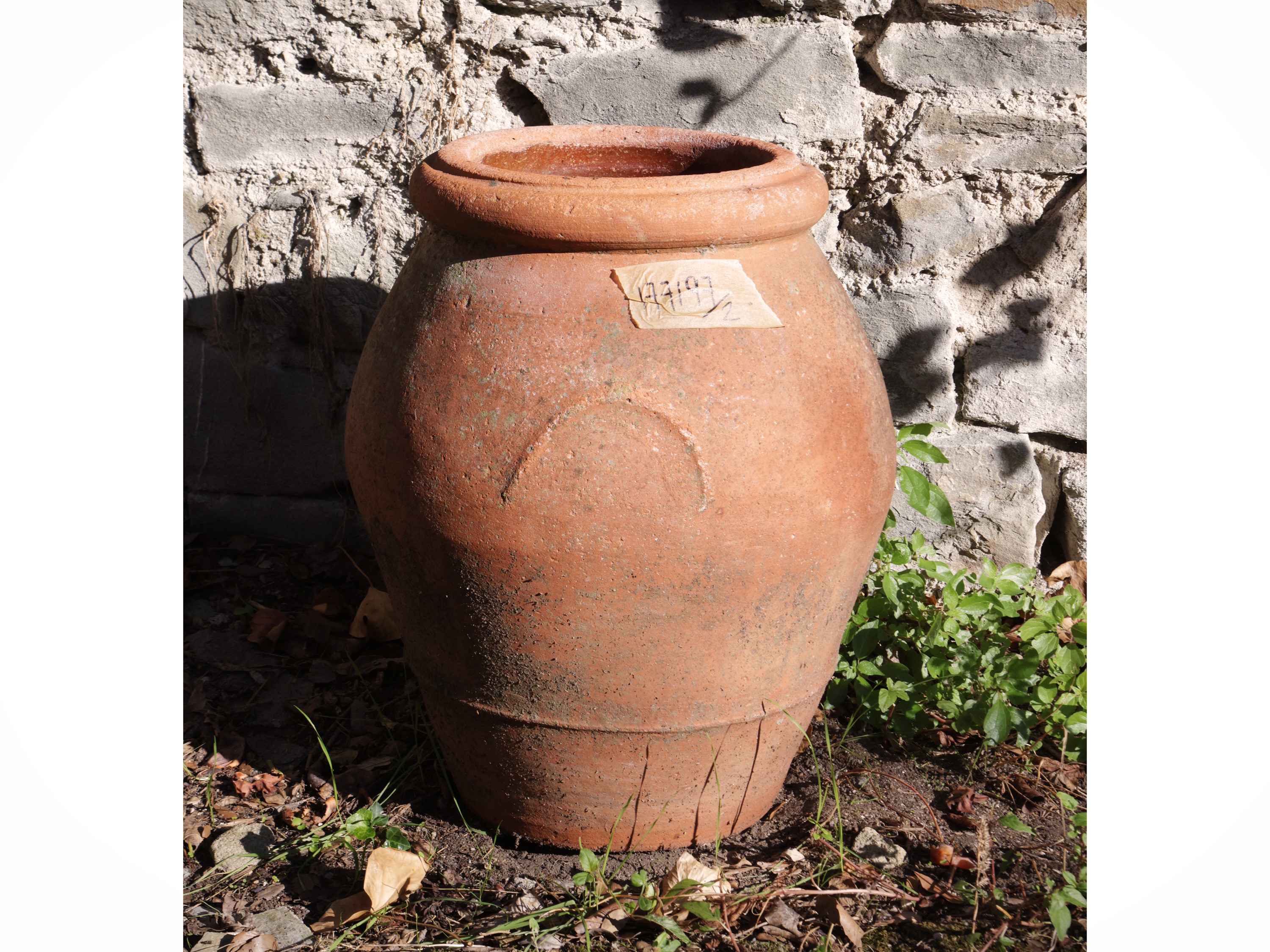 Due orcetti in terracotta, h cm 42 e h cm 58