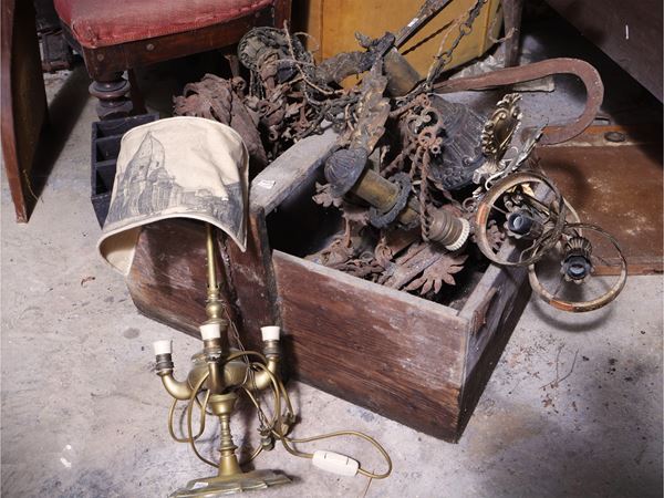 Miscellaneous accessories for vintage lighting