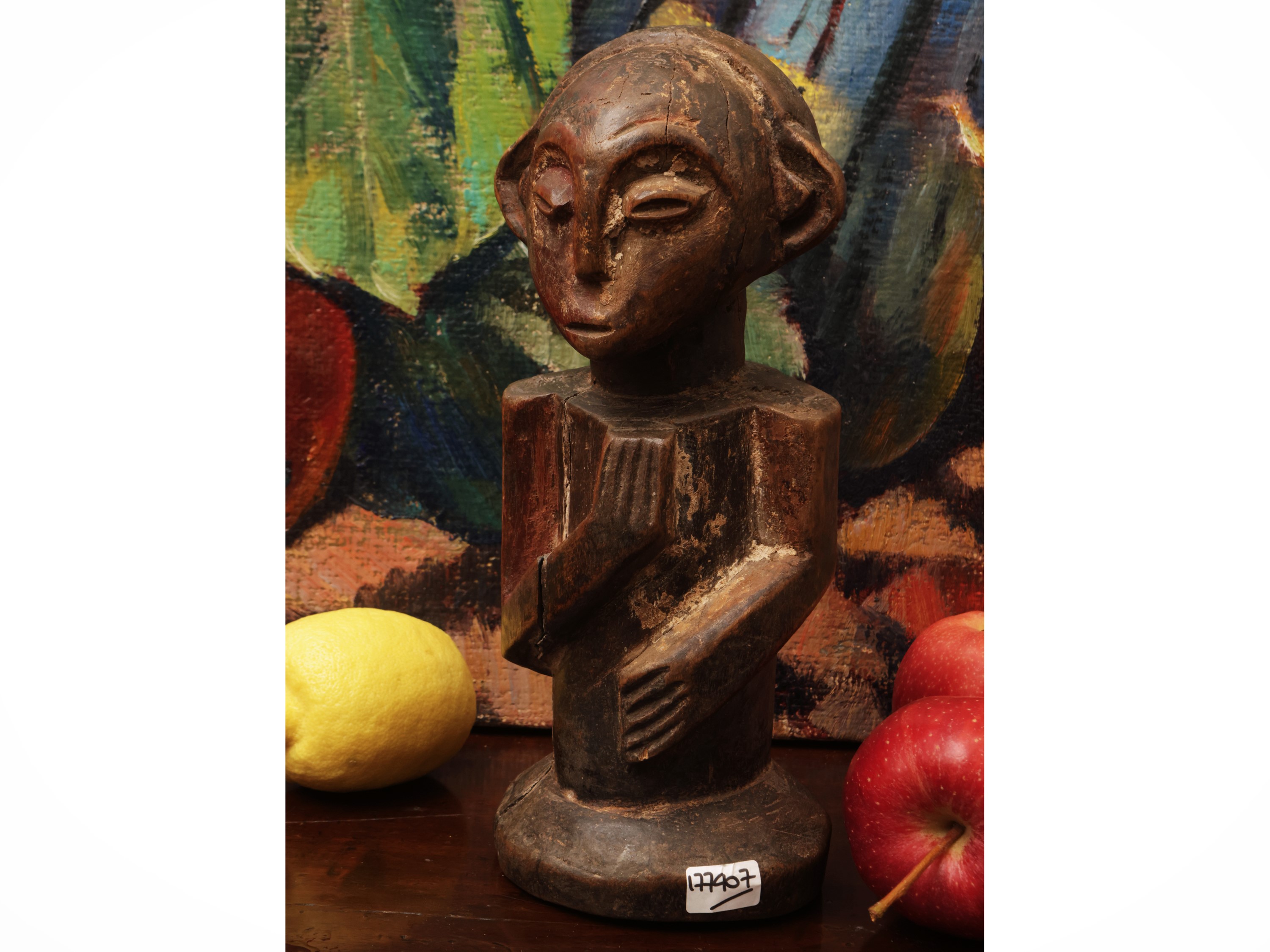 Raccolta di tre maschere africane e quattro figure in legno