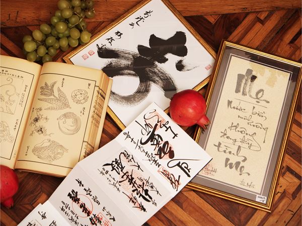 Lot of oriental curiosities