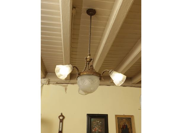 Piccolo lampadario Art Nouveau in metallo  (inizio del XX secolo)  - Asta Un villino a Crema: una raccolta di pittura dell'Ottocento - Maison Bibelot - Casa d'Aste Firenze - Milano