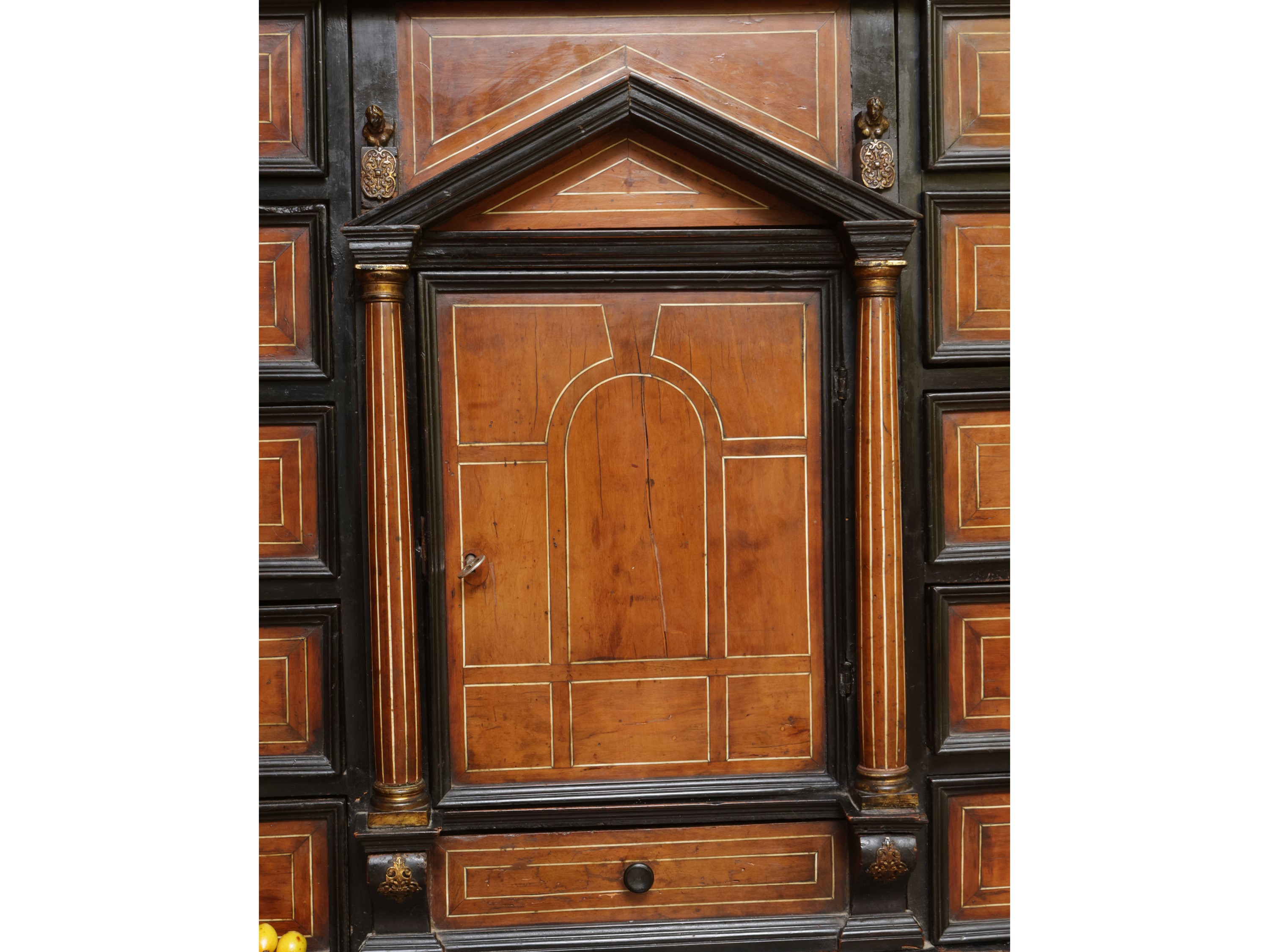 Monetiere Architettonico in Ciliegio