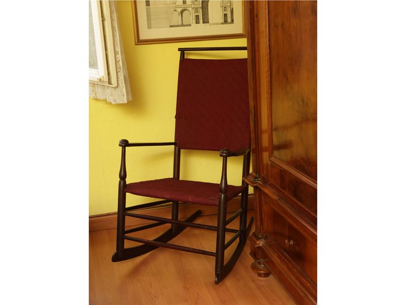 Poltroncina a Dondolo in Legno Ebanizzato
