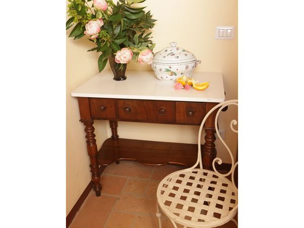 Walnut toilette table
