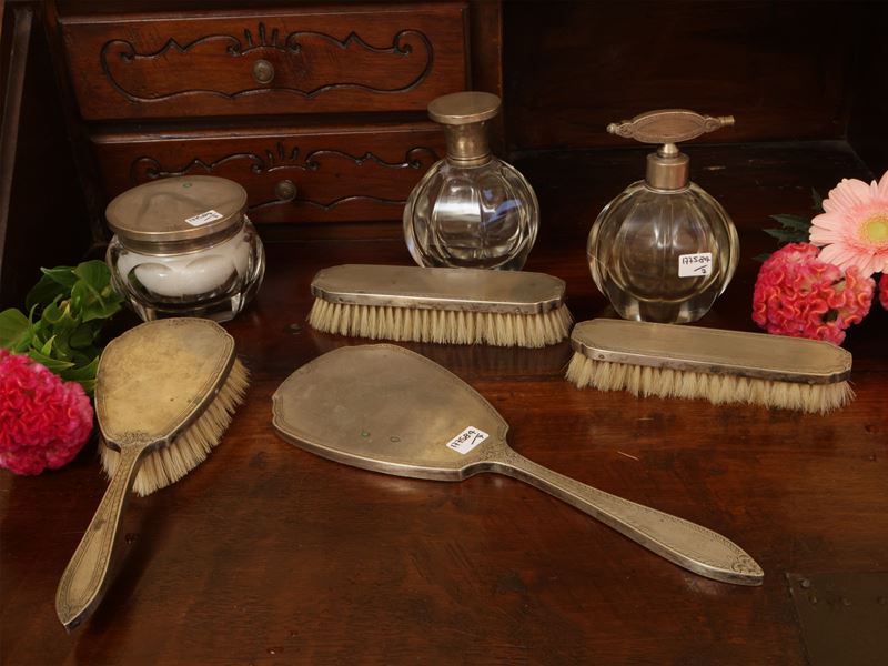 Lotto di Accessori da Toilette in Argento