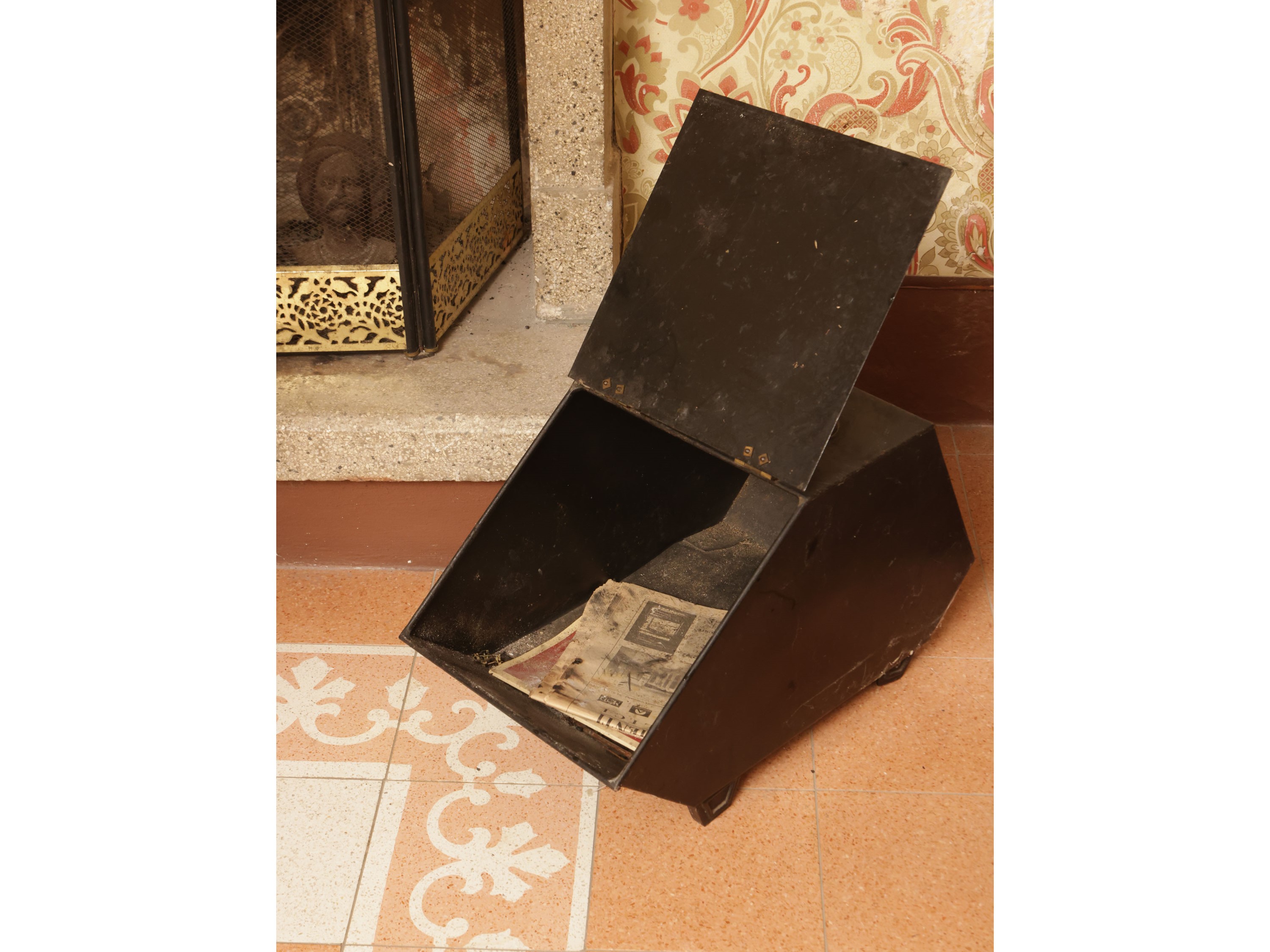 Porta Carbone in Metallo Laccato Nero