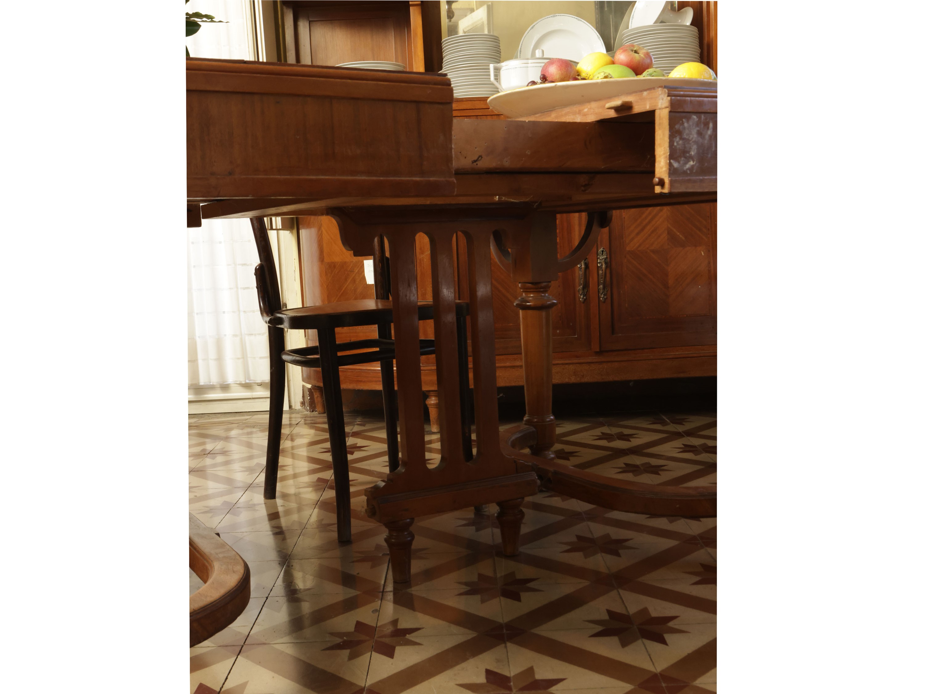 Tavolo da Pranzo Allungabile in Satinwood di Gusto Art Nouveau