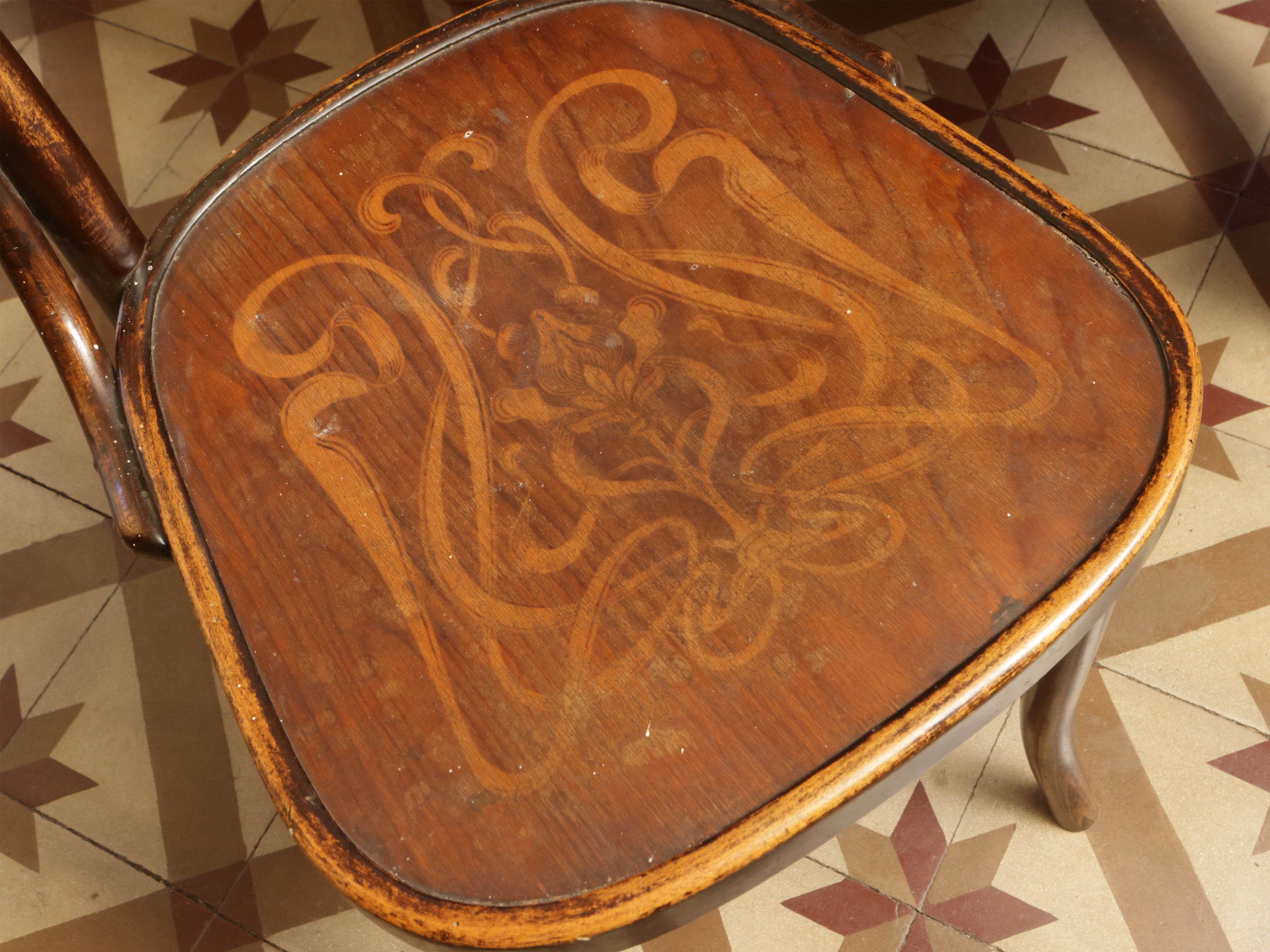 Serie di Sette Sedie in Faggio Curvato, Thonet