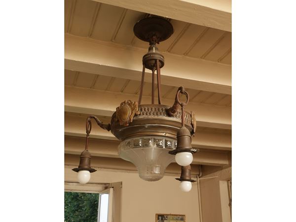 Lampadario Art Nouveau in metallo  (inizio del XX secolo)  - Asta Un villino a Crema: una raccolta di pittura dell'Ottocento - Maison Bibelot - Casa d'Aste Firenze - Milano