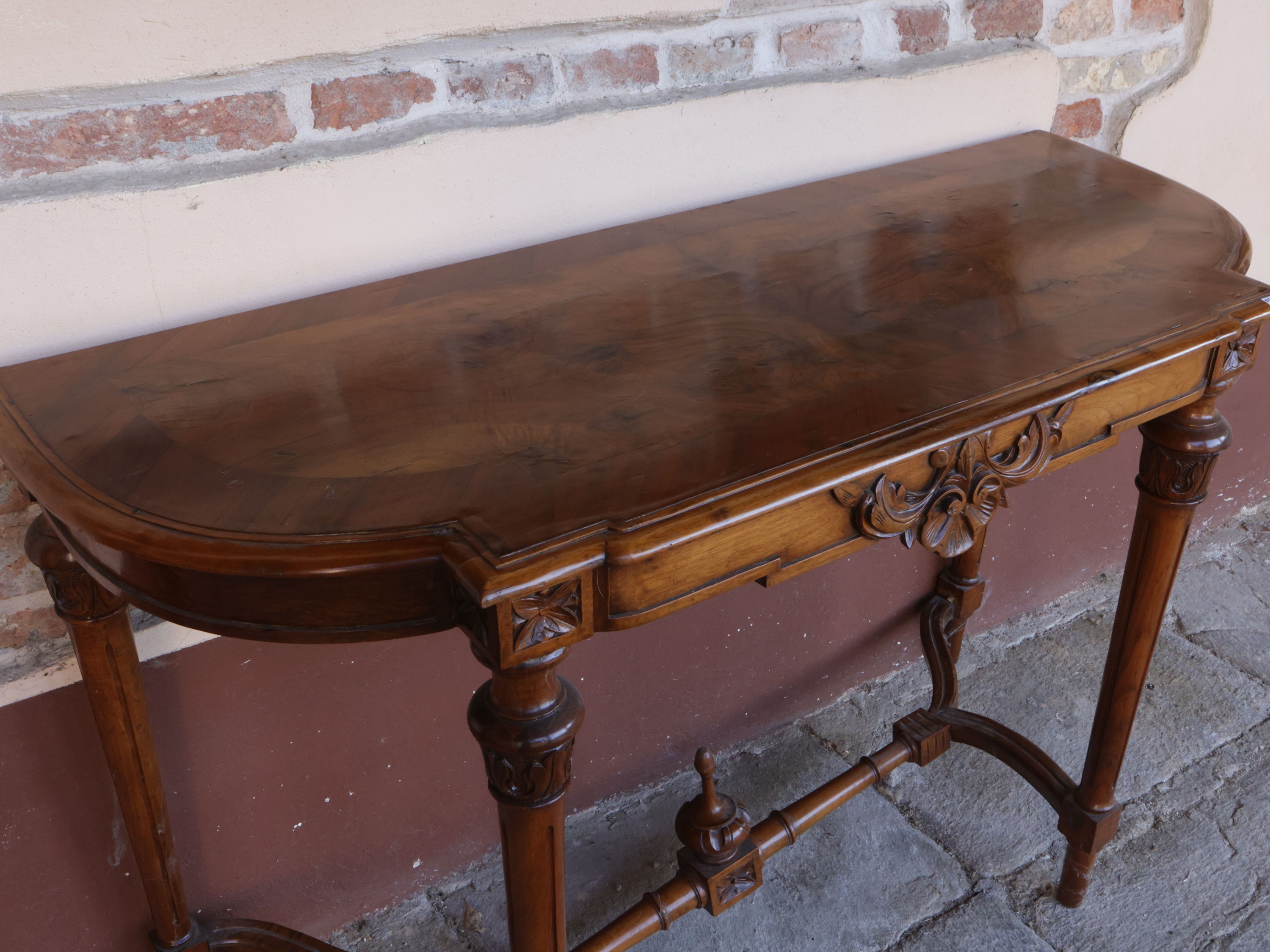 Piccola Console da Ingresso in Noce