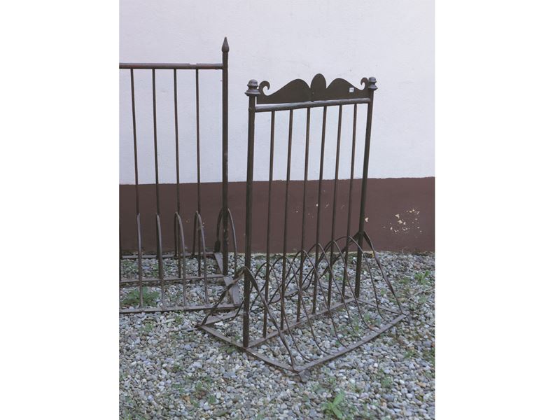 Due Rastrelliere per Biciclette in Ferro Battuto