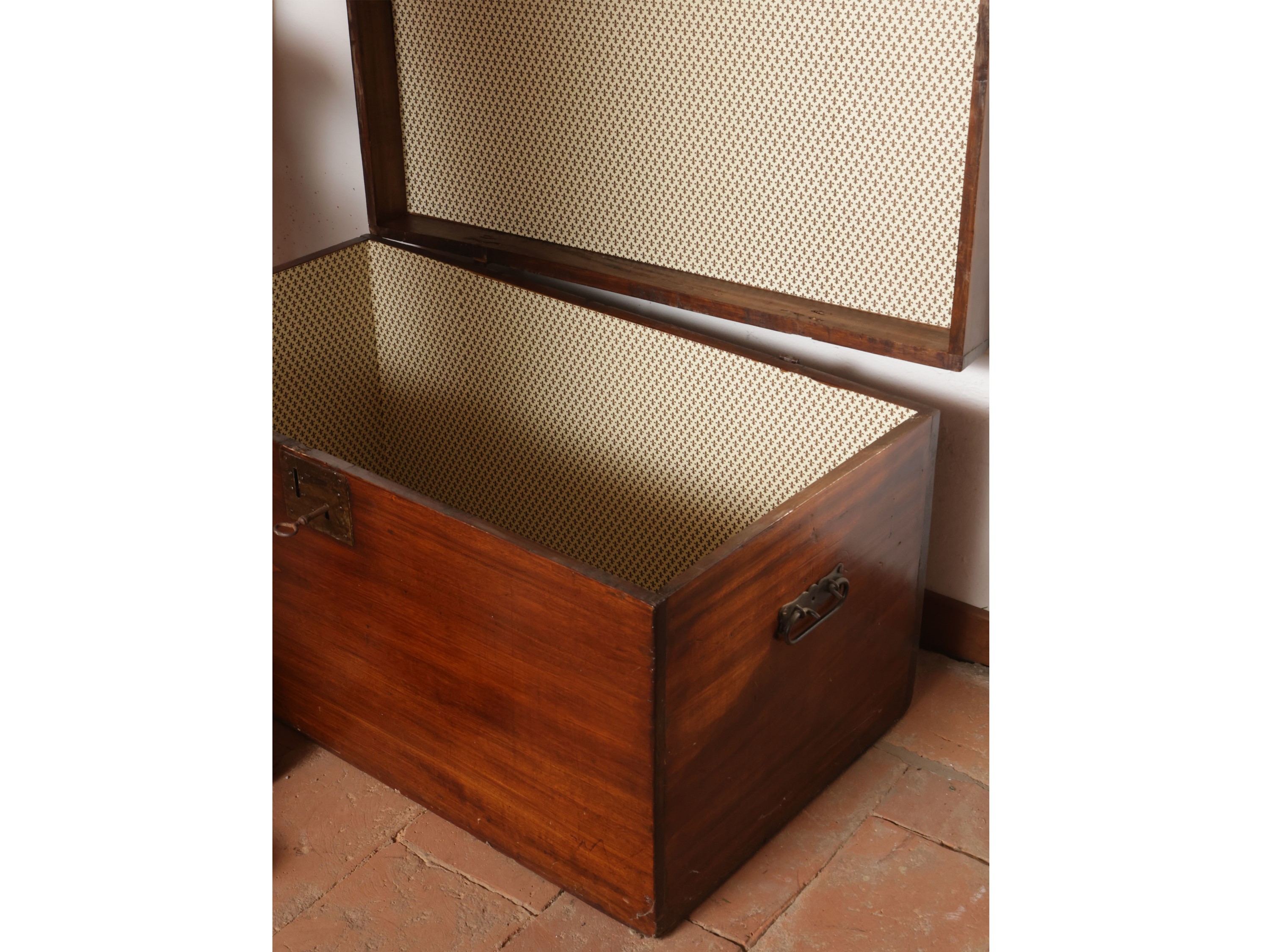 Baule da Guardaroba in Legno Tenero
