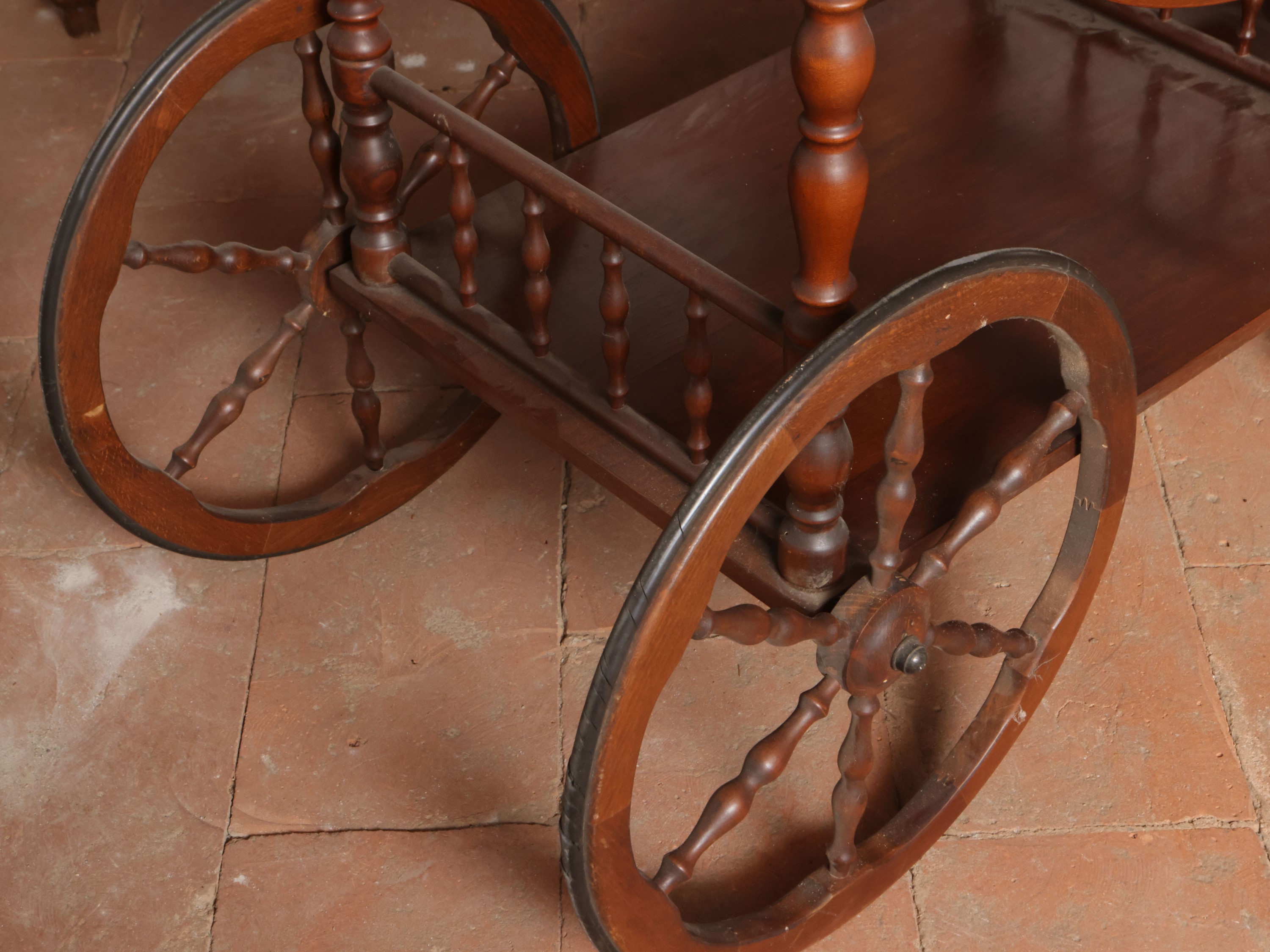 Carrello di Servizio in Noce