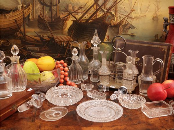 Miscellanea of accessories in glass and molated crystal