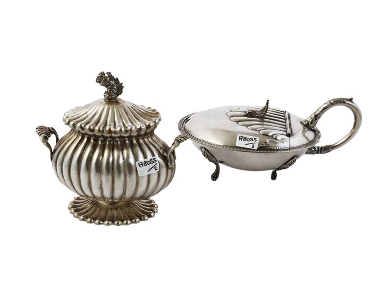 Due accessori per la tavola in argento