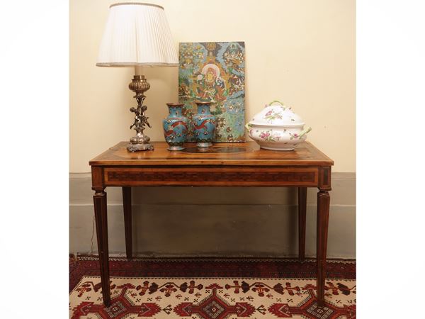 Lady's toilet veneered in walnut and other essences