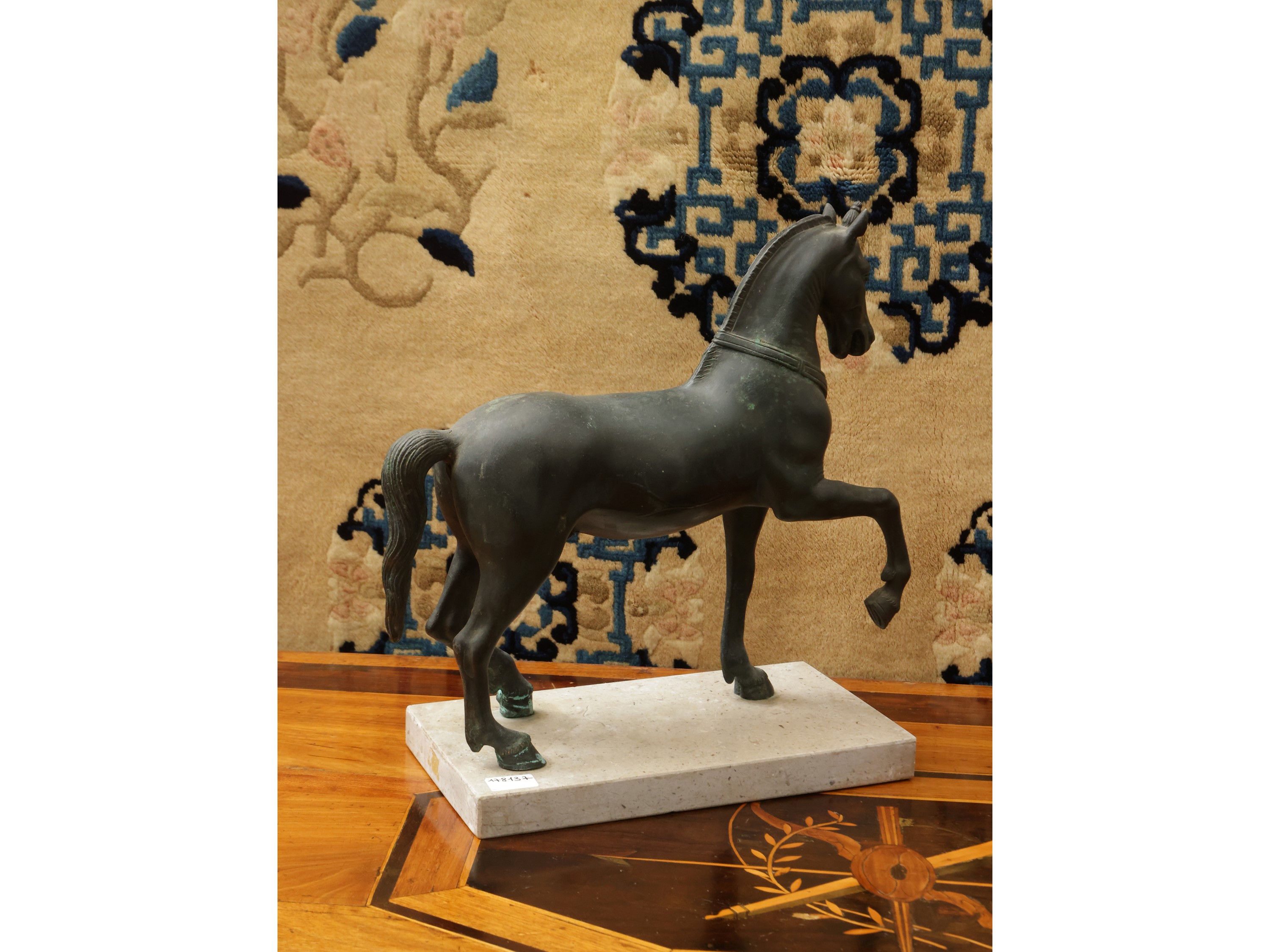 Scultore del XX secolo, Cavallo in bronzo su base in marmo