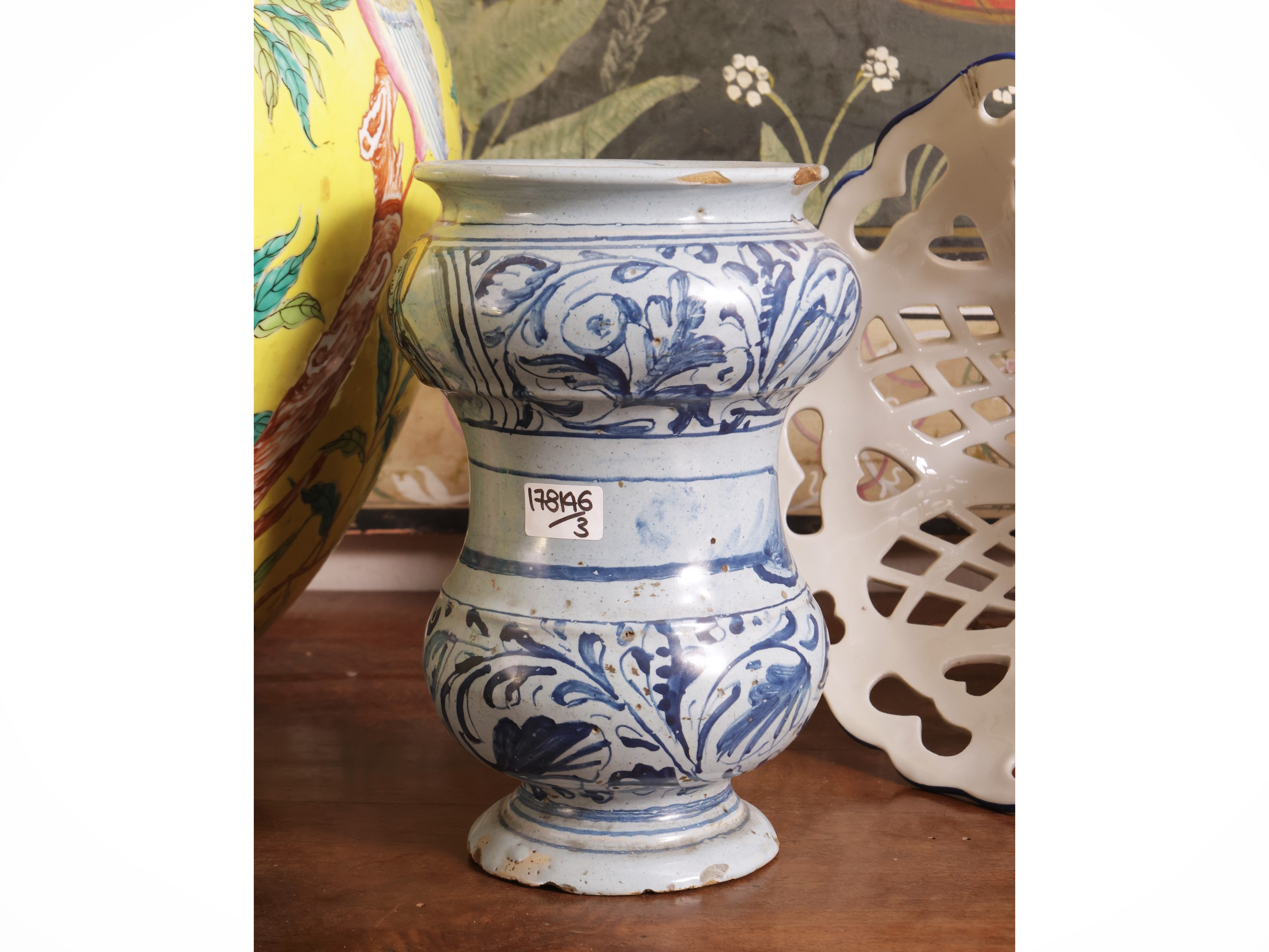 Coppia di Albarelli da Farmacia in Maiolica