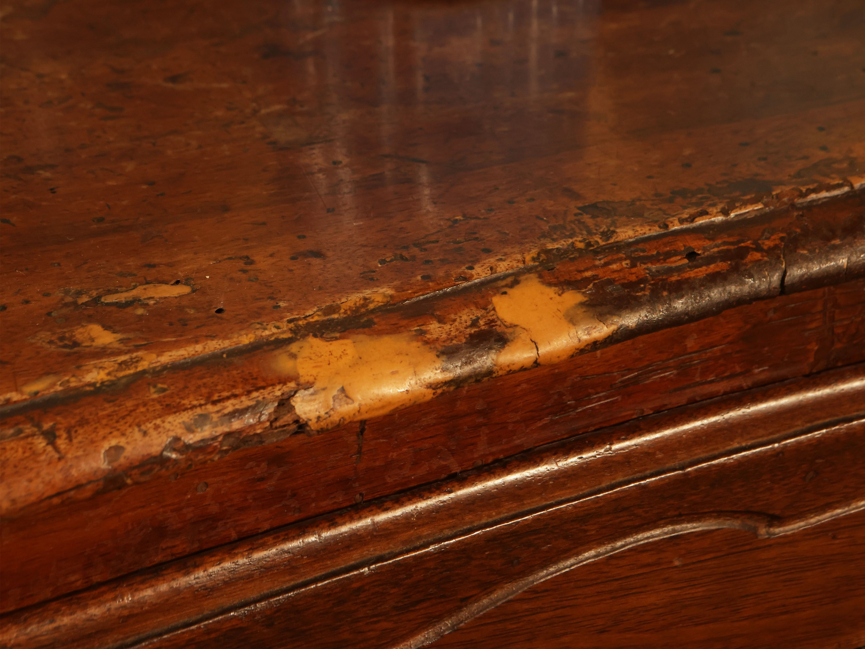 Cassettone in noce, Parma, metà del XVIII secolo