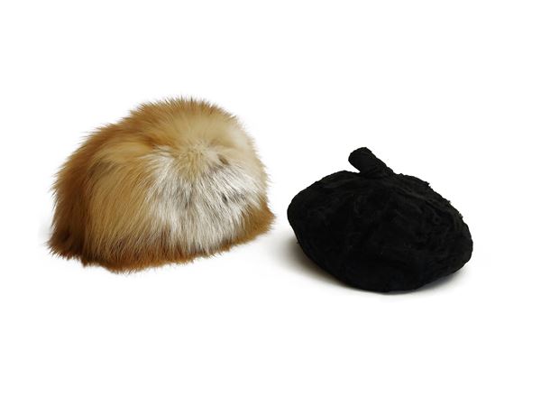 Due cappelli in pelliccia