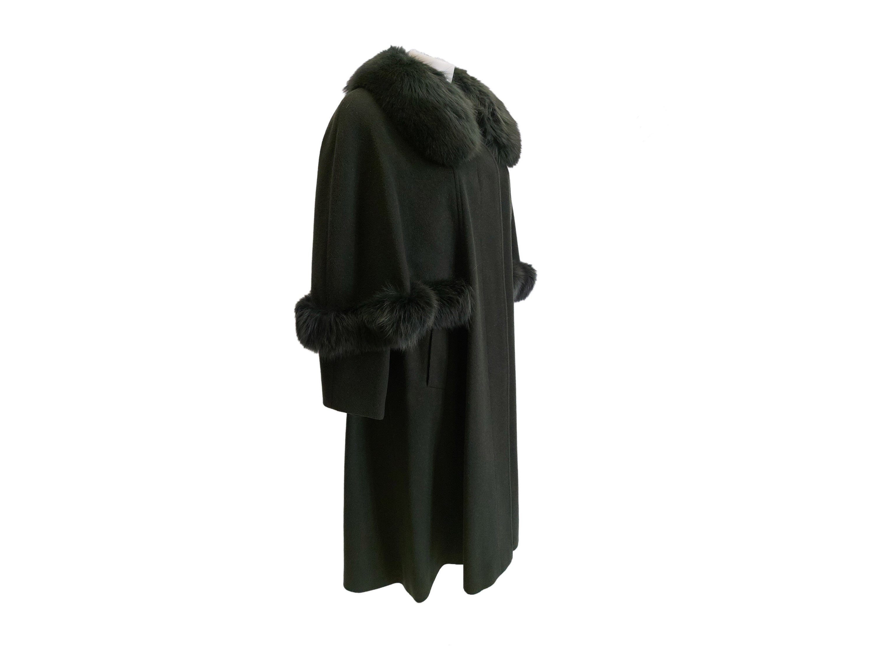 Steinbock, Loden con mantella con bordure e collo in volpe verde