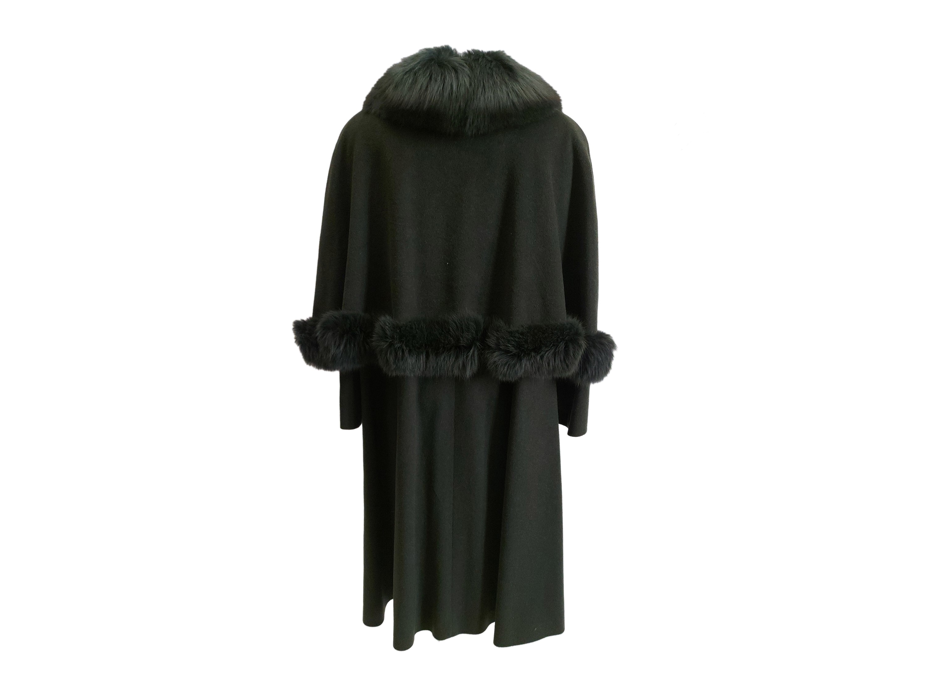Steinbock, Loden con mantella con bordure e collo in volpe verde