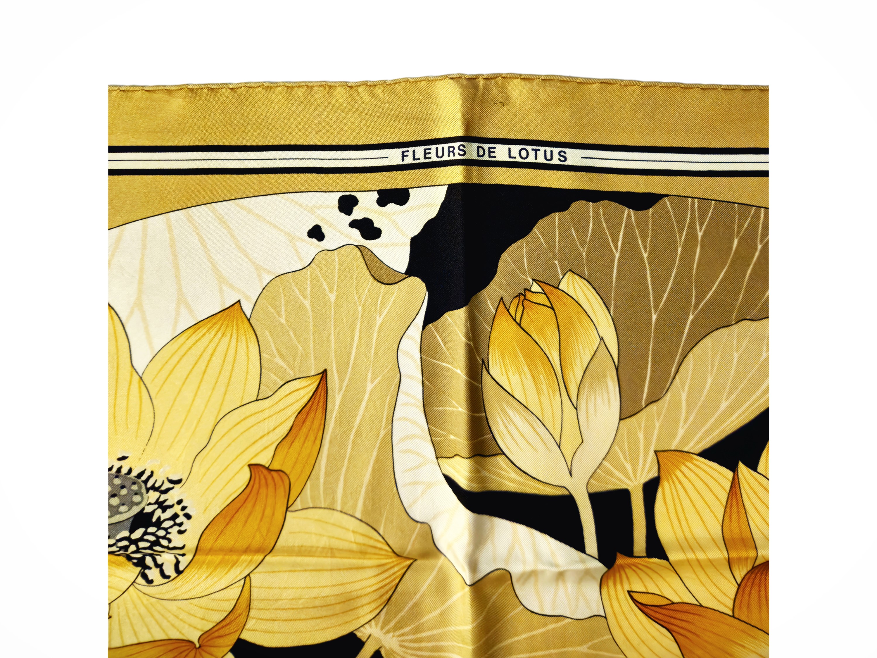 Hermès, Foulard in seta 'Fleurs de lotus', cm 89x91