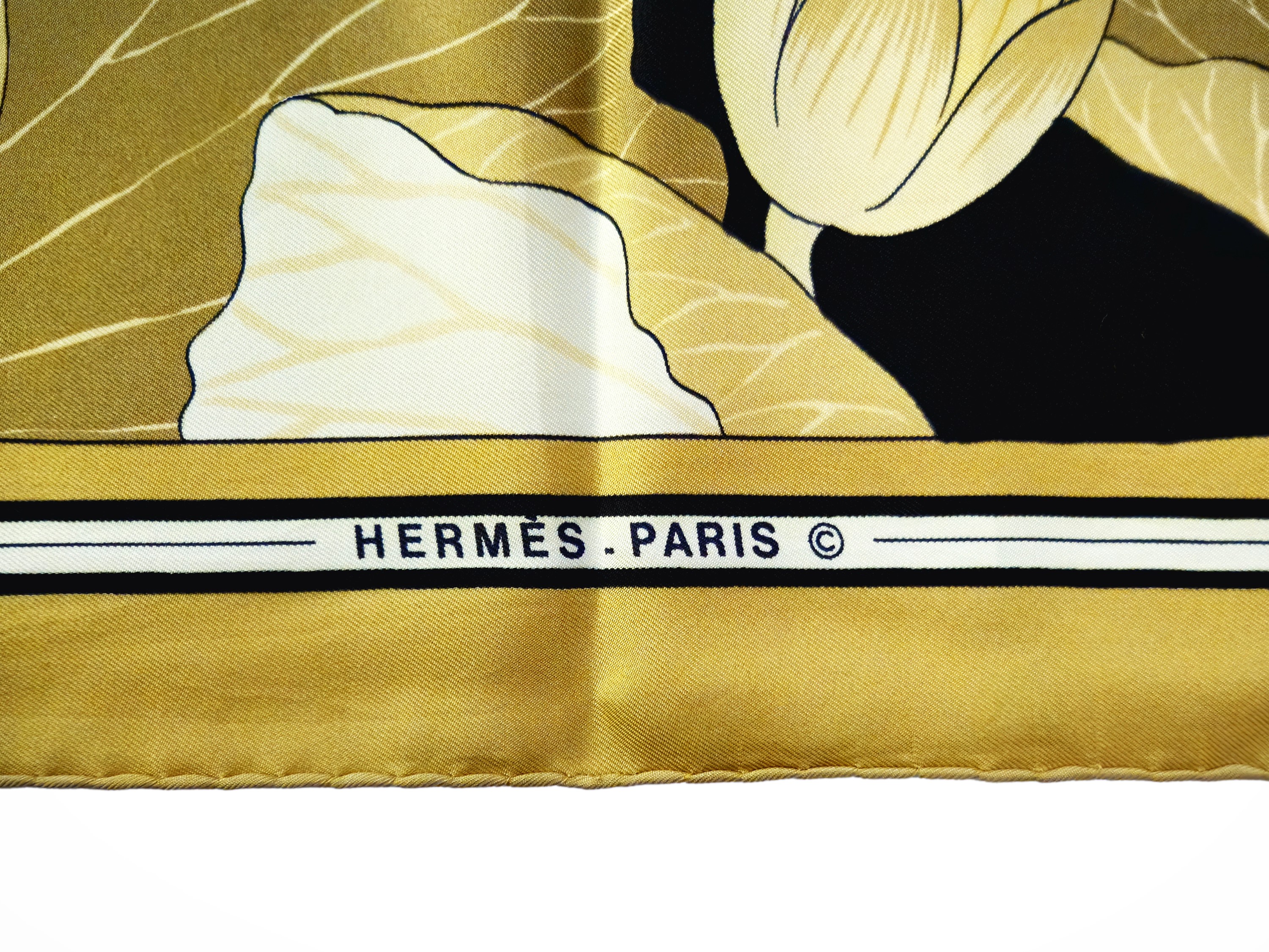 Hermès, Foulard in seta 'Fleurs de lotus', cm 89x91