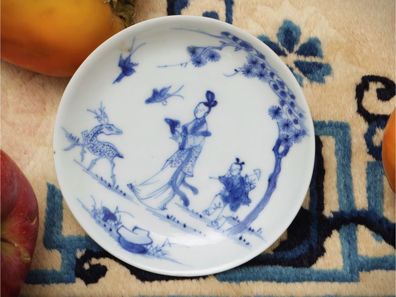 Piattino in porcellana bianco blu, Cina, dinastia Qing, periodo Kangxi (1662–1722)