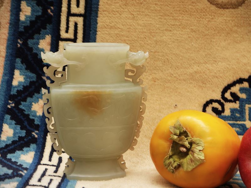 Vaso in giada a motivi taotie, Cina, sec. XVIII–XIX