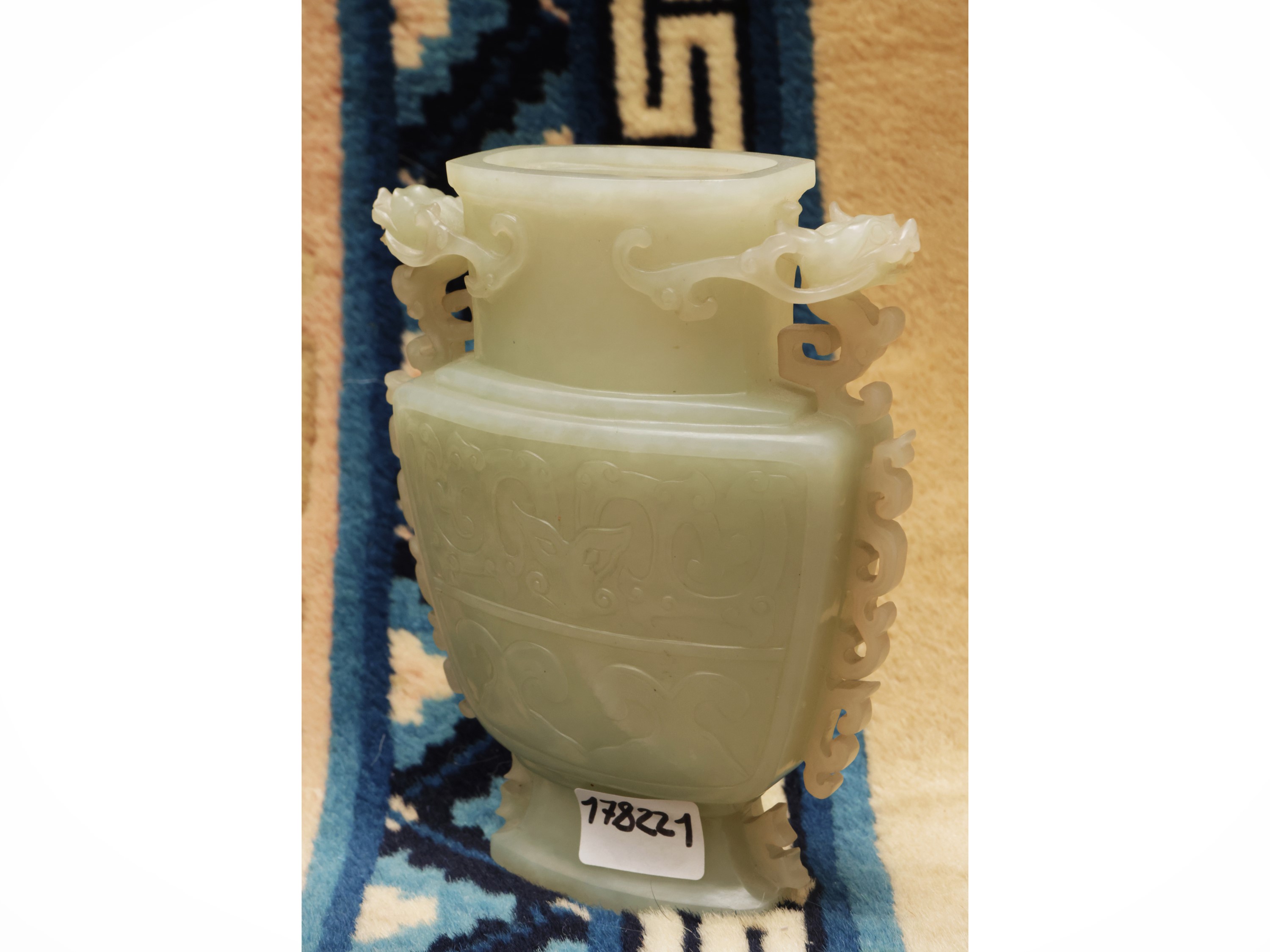 Vaso in giada a motivi taotie, Cina, sec. XVIII–XIX