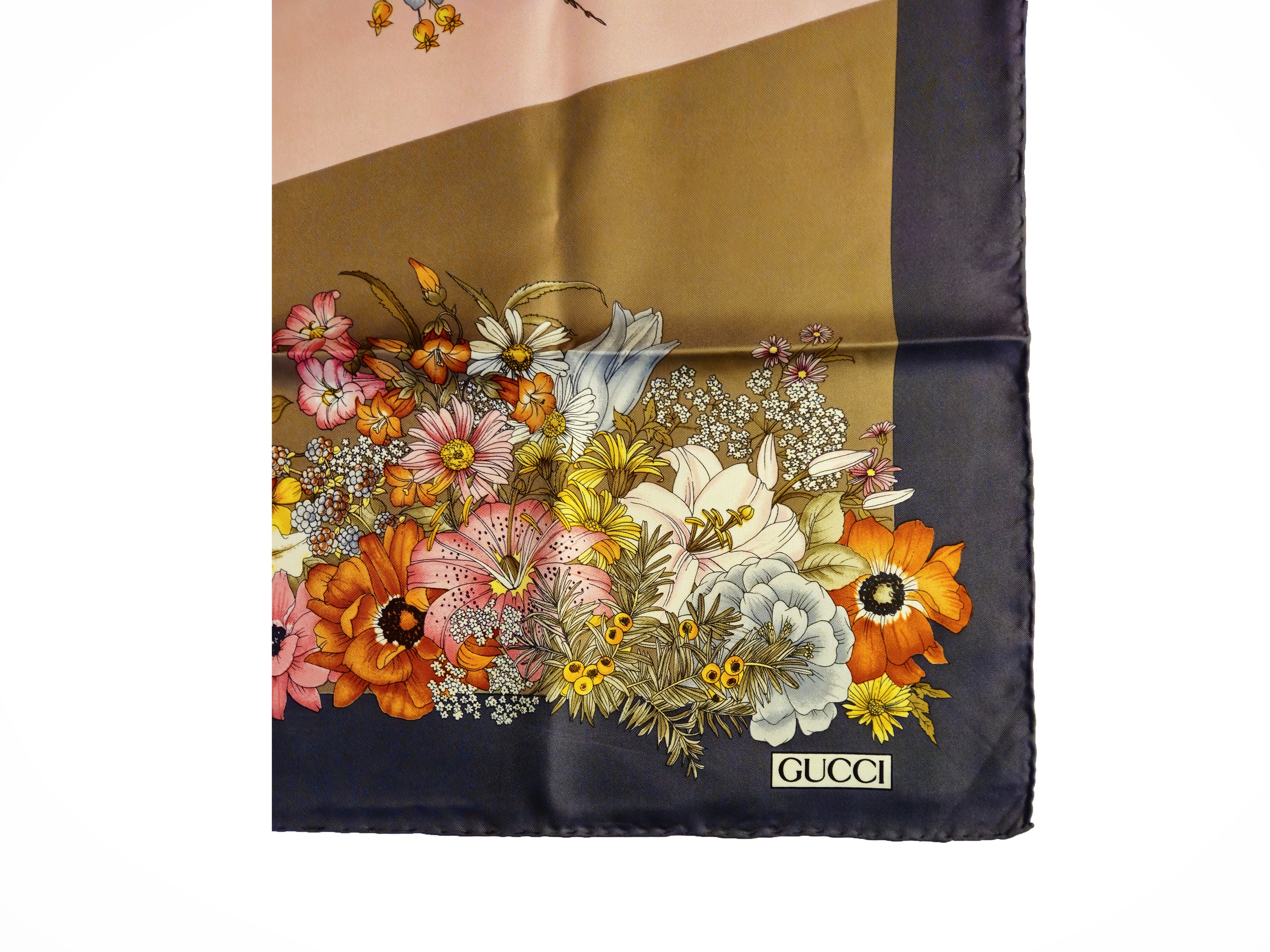 Gucci, Foulard in seta a motivo floreale, cm 86x89