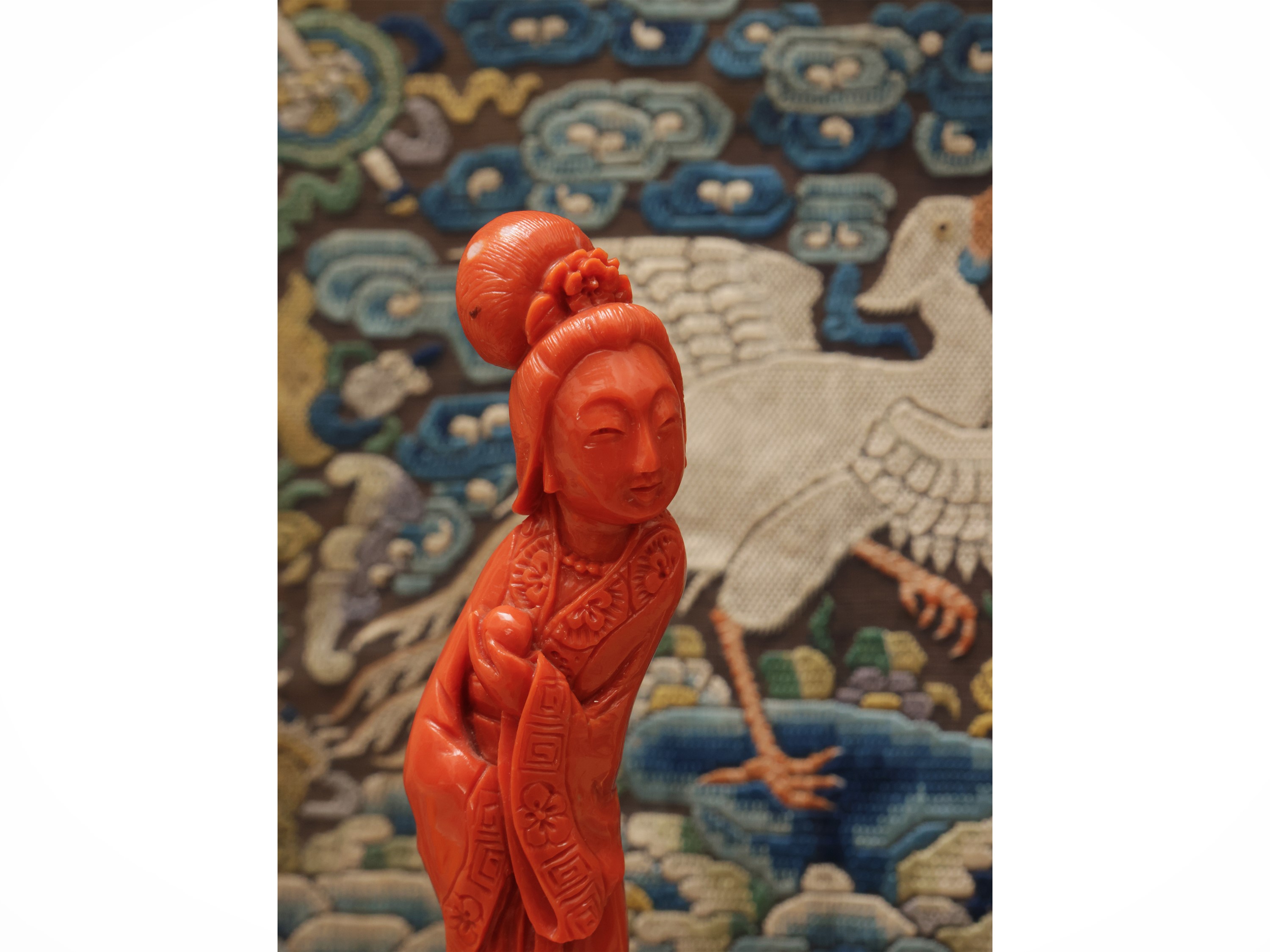 Figura femminile in corallo rosso, Cina, sec. XIX
