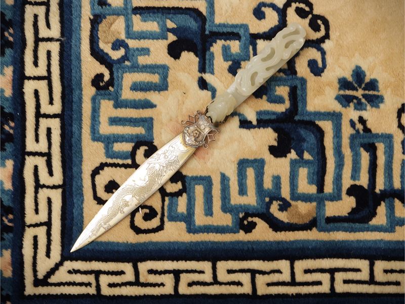 Fibbia-­coltello in argento con impugnatura in giada bianca, Cina, sec. XVIII–XIX
