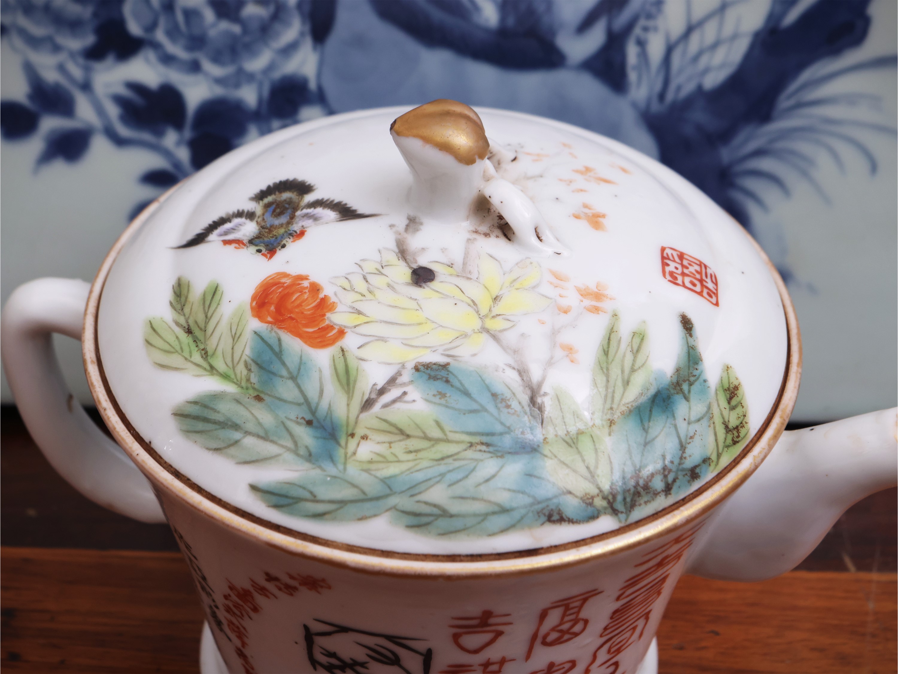 Teiera in porcellana famiglia rosa con iscrizione “Jin Pinqing"