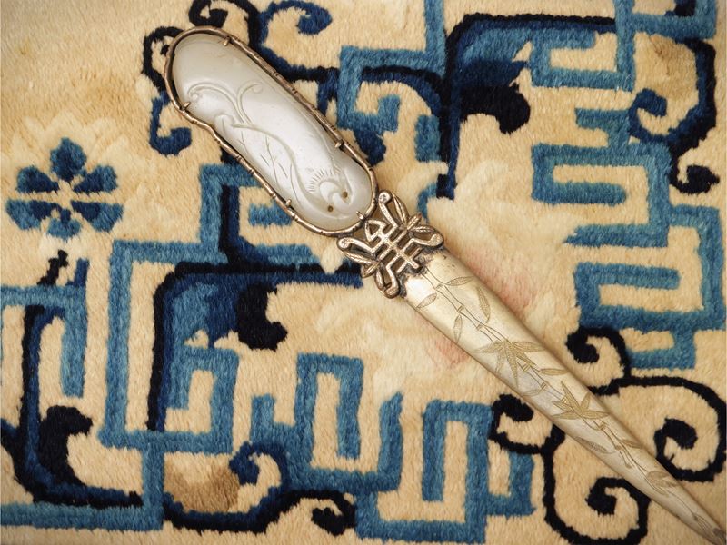 Coltello da studio in argento con impugnatura in giada bianca a forma di melanzana, Cina, sec. XI...